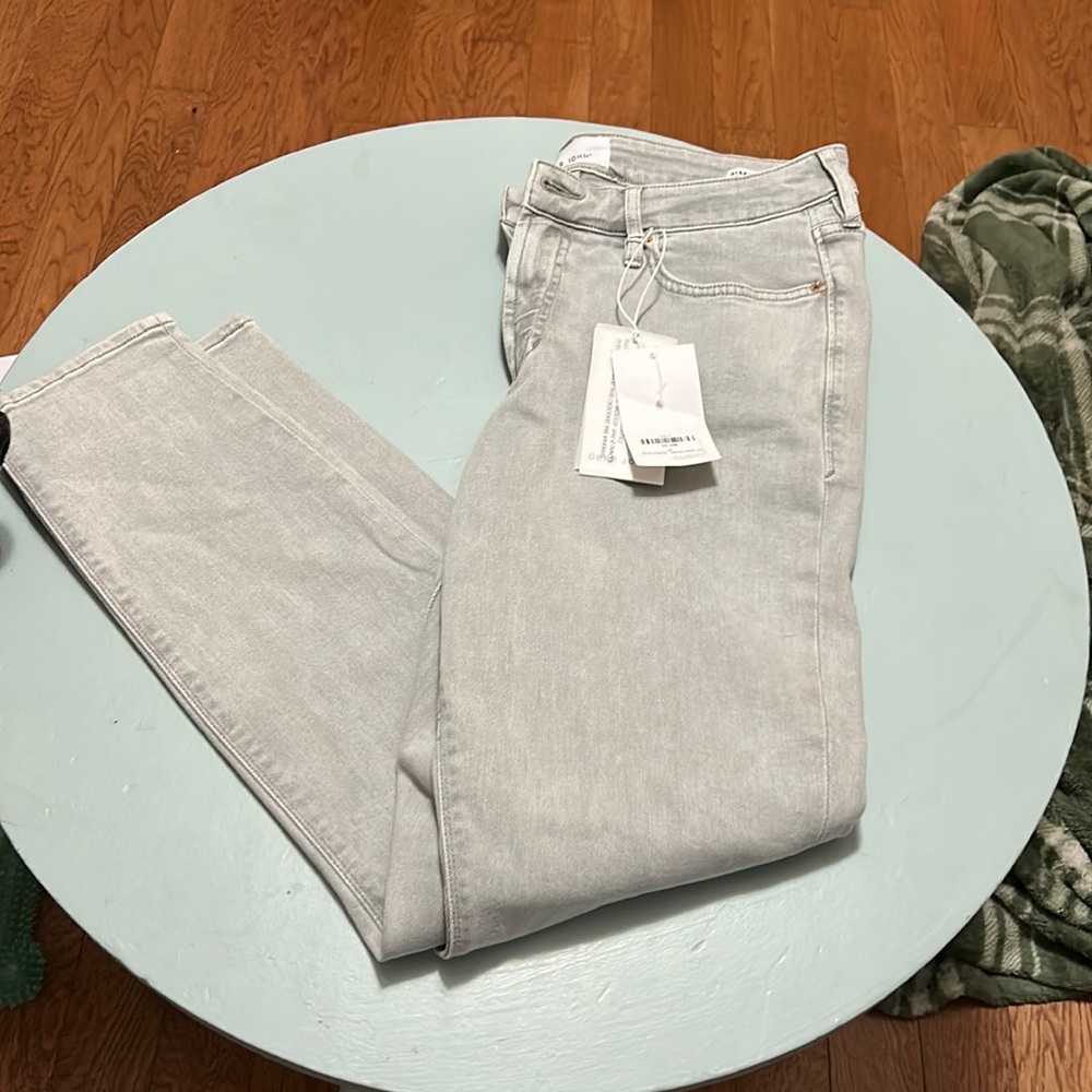 Light washed skinny jeans